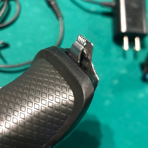 Philips Noroco Nose/Face Trimmer #MG3750 comes w/all attachments as pictured - Picture 5 of 10